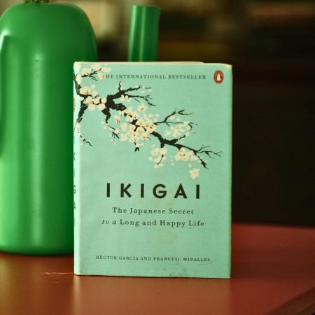 Ikigai: The Japanese Secret to a Long and Happy Life (Hardcover)